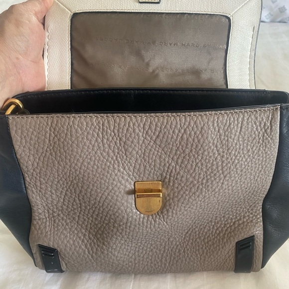 Marc by Marc Jacobs Colorblock Leather Crossbody Bag – Taupe Cream Black - Picture 3 of 16